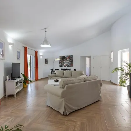 Villa Romeo 454 *